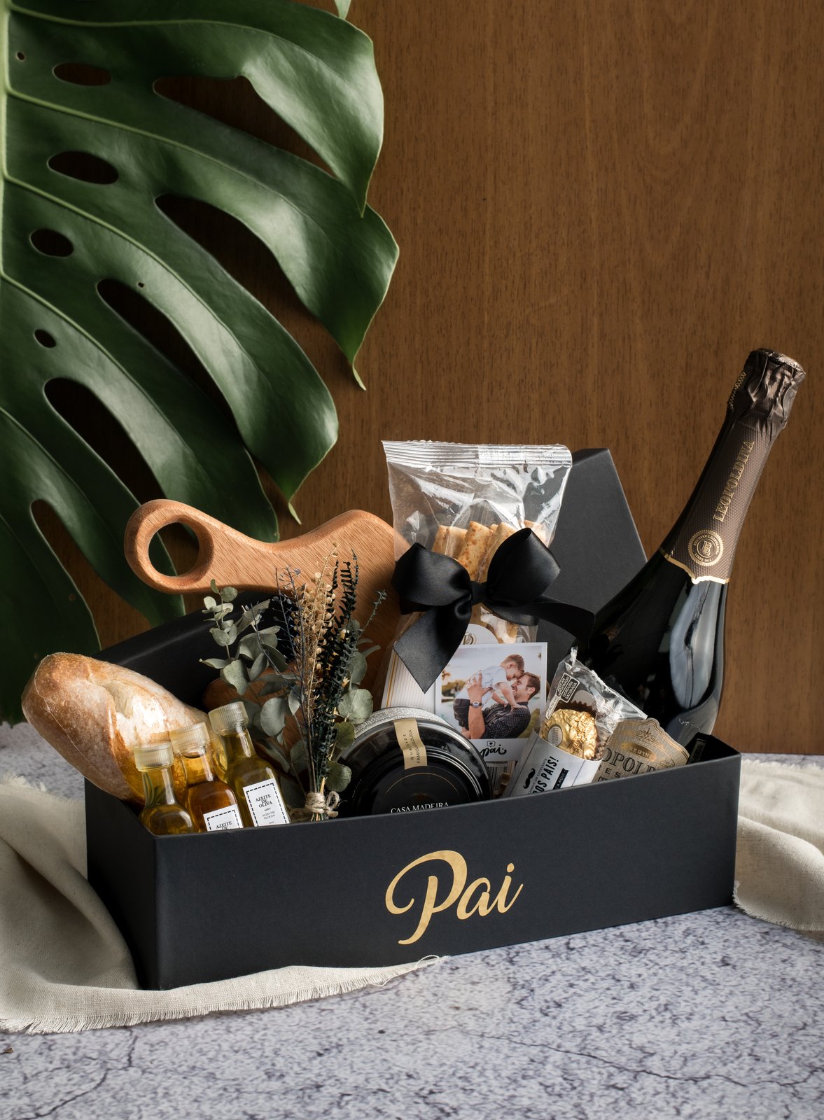 Cesta Bellare Aconchego de Pai, com espumante Leopoldina e tábua personalizada
