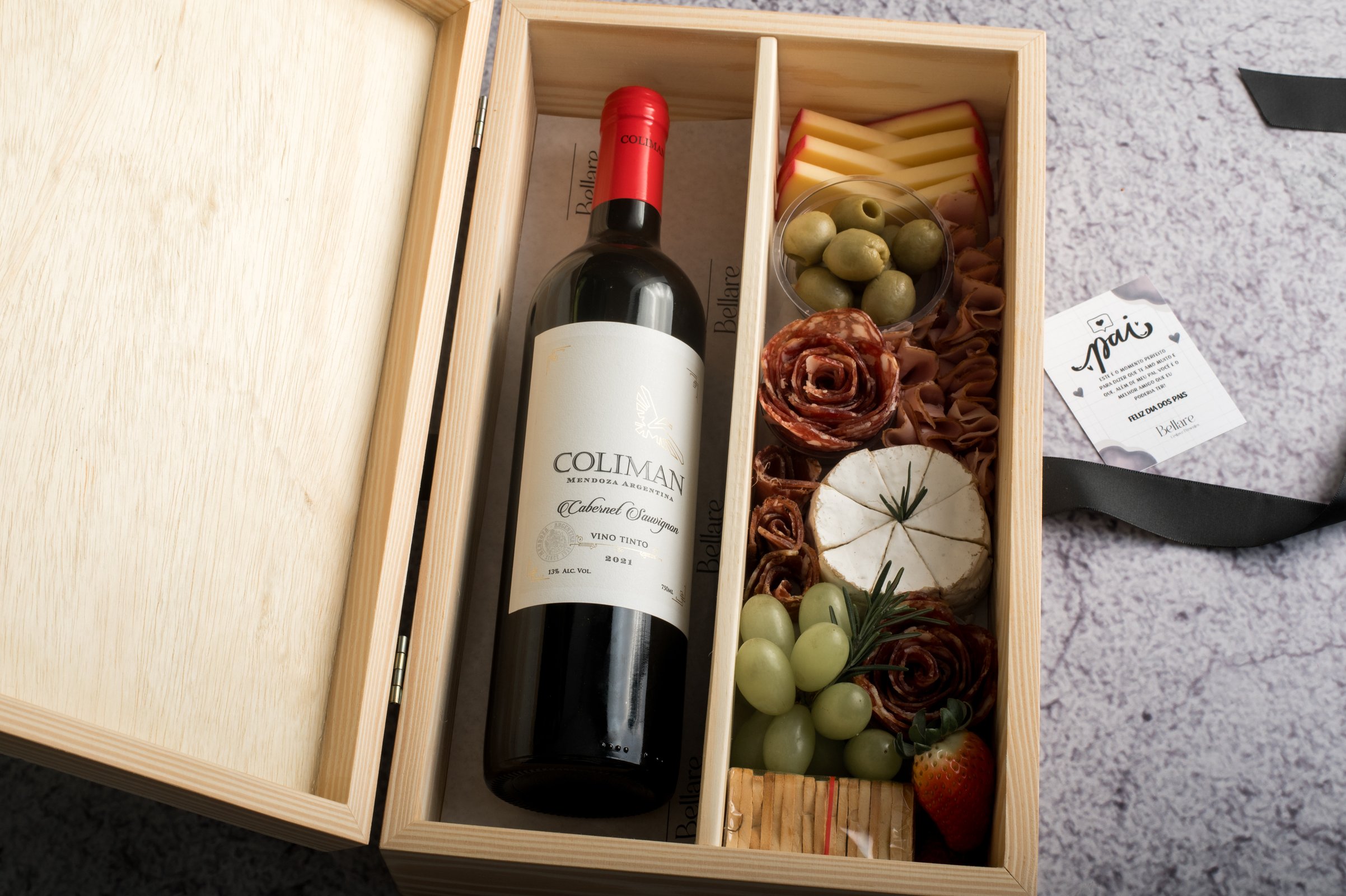 Cesta Frios, Afeto e Paizão com vinho Coliman